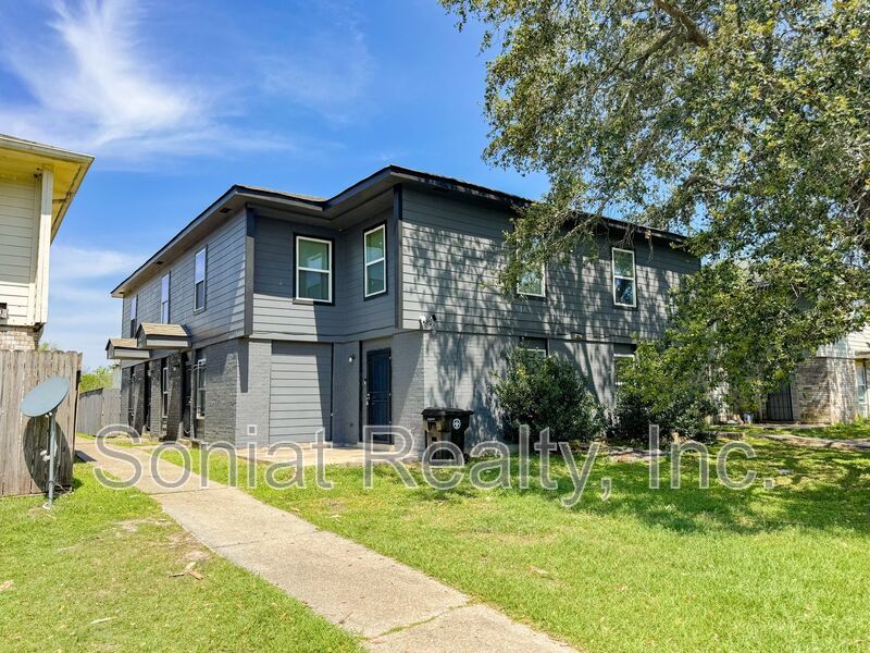 Vouchers Accepted-Large 3 bedroom 2.5 Bath Apartment property image