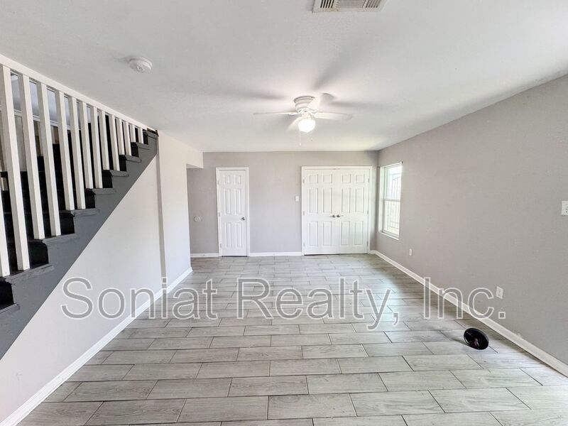 Vouchers Accepted-Large 3 bedroom 2.5 Bath Apartment property image