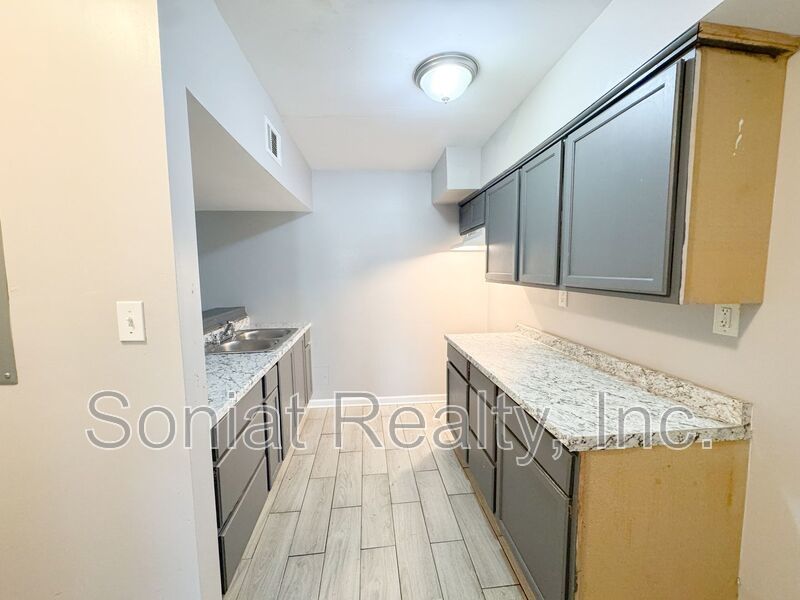 Vouchers Accepted-Large 3 bedroom 2.5 Bath Apartment property image