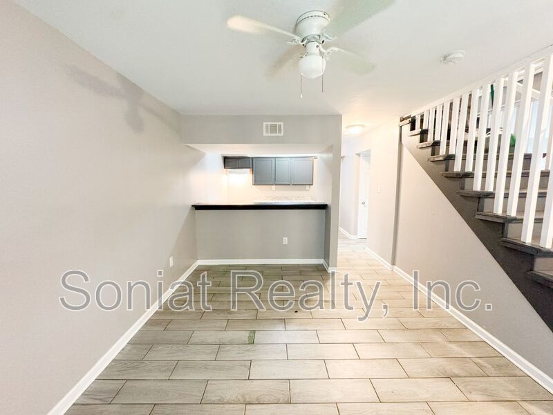 Vouchers Accepted-Large 3 bedroom 2.5 Bath Apartment property image