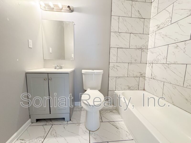 Vouchers Accepted-Large 3 bedroom 2.5 Bath Apartment property image