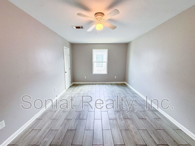 Vouchers Accepted-Large 3 bedroom 2.5 Bath Apartment property image