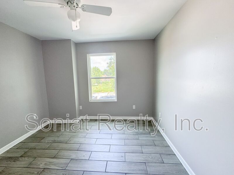 Vouchers Accepted-Large 3 bedroom 2.5 Bath Apartment property image