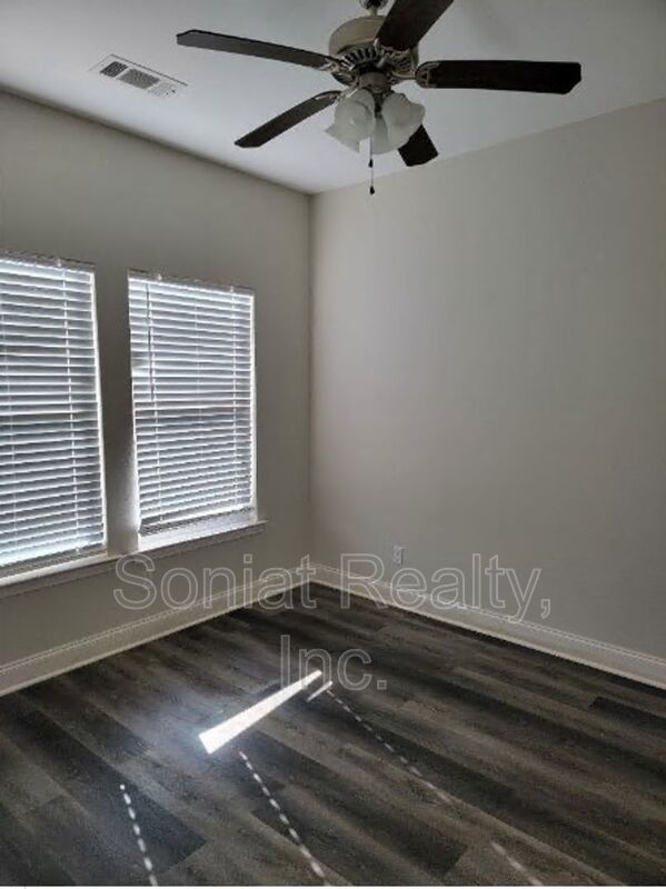 4504 Pontchartrain Drive Unit 2-B property image