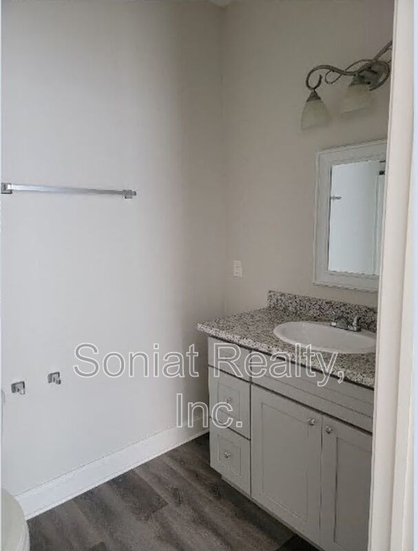 4504 Pontchartrain Drive Unit 2-B property image