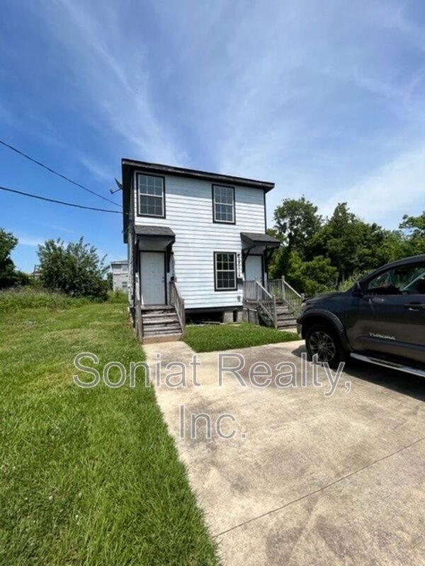 Vouchers Accepted-Lower 9th, with Lake Breezes property image