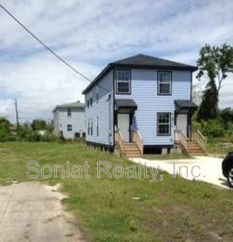 Vouchers Accepted-Lower 9th, with Lake Breezes property image