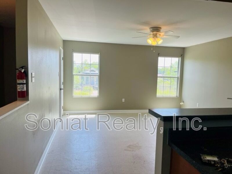 Vouchers Accepted-Lower 9th, with Lake Breezes property image
