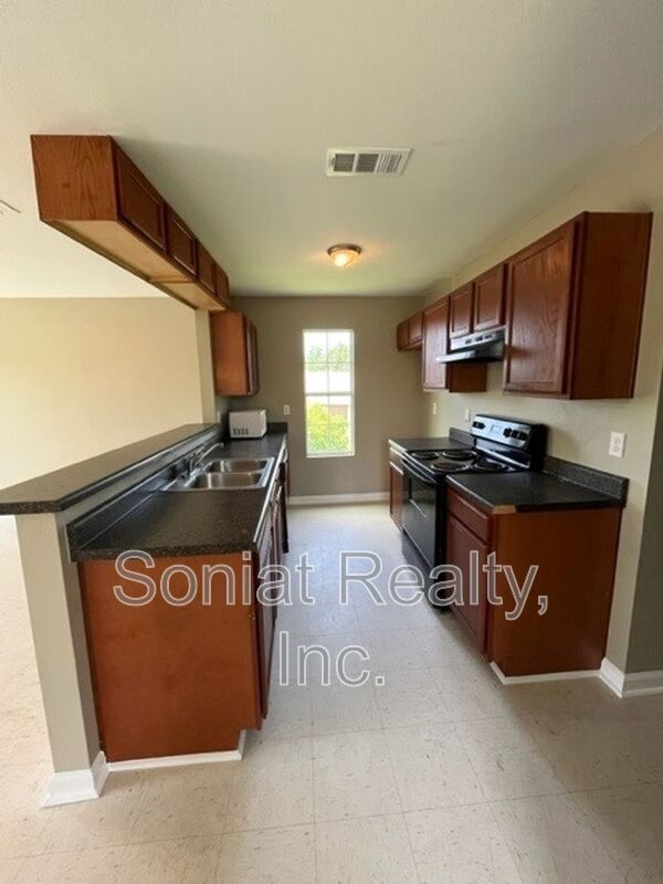 Vouchers Accepted-Lower 9th, with Lake Breezes property image