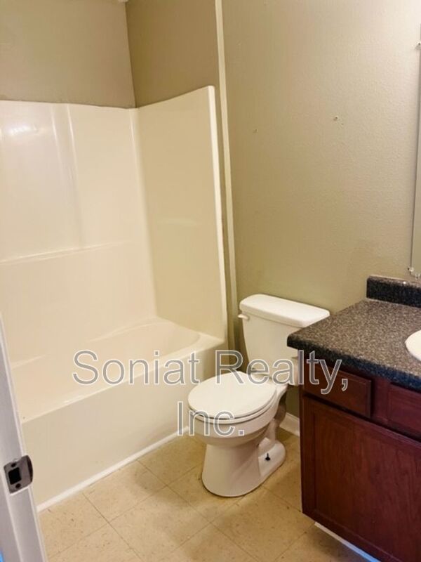 Vouchers Accepted-Lower 9th, with Lake Breezes property image