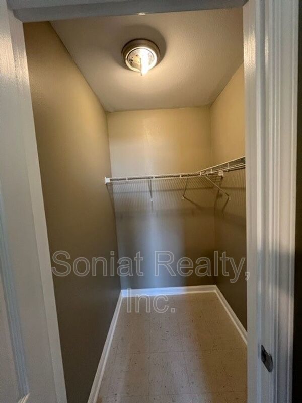 Vouchers Accepted-Lower 9th, with Lake Breezes property image