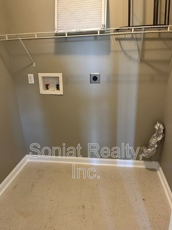 Vouchers Accepted-Lower 9th, with Lake Breezes property image