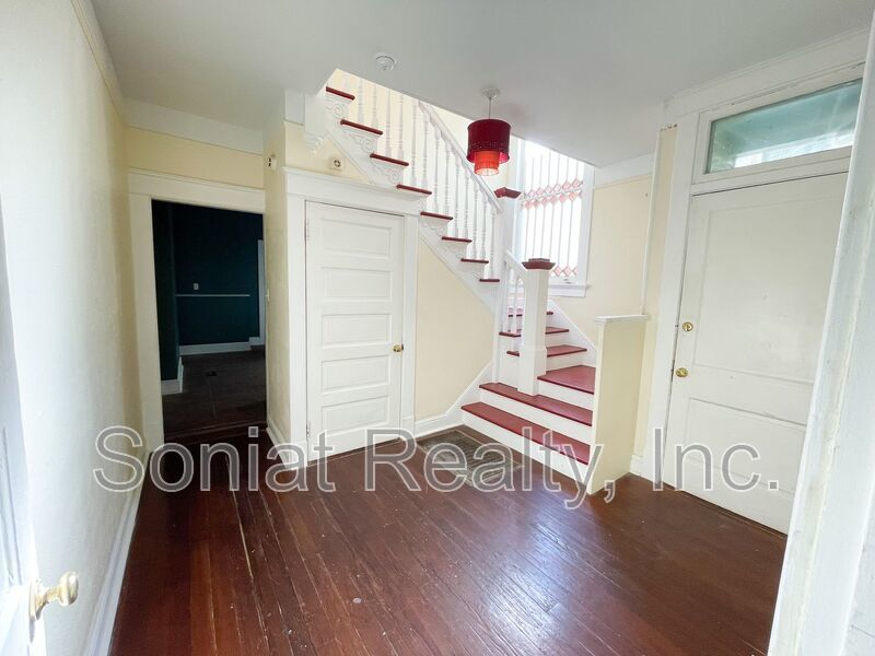 Living at its Finest: Large, Bright Apartment property image