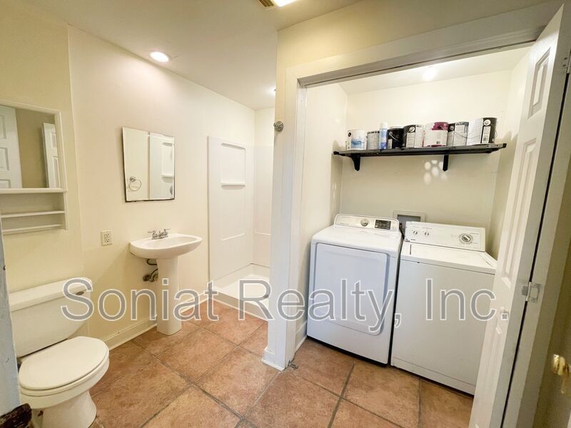 Living at its Finest: Large, Bright Apartment property image
