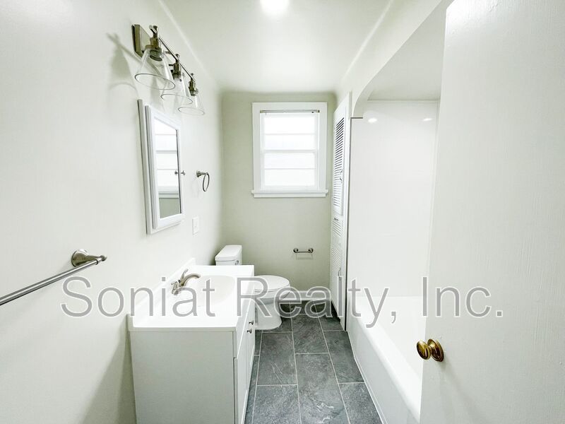 Living at its Finest: Large, Bright Apartment property image