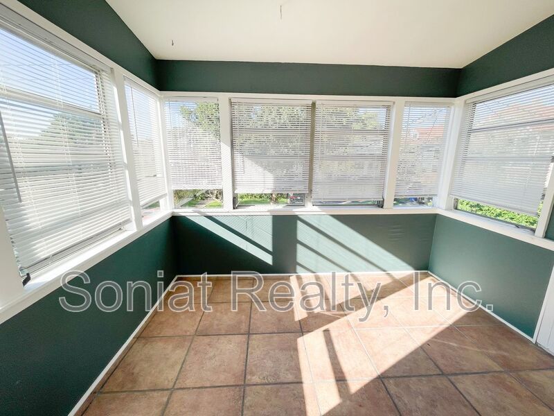 Living at its Finest: Large, Bright Apartment property image