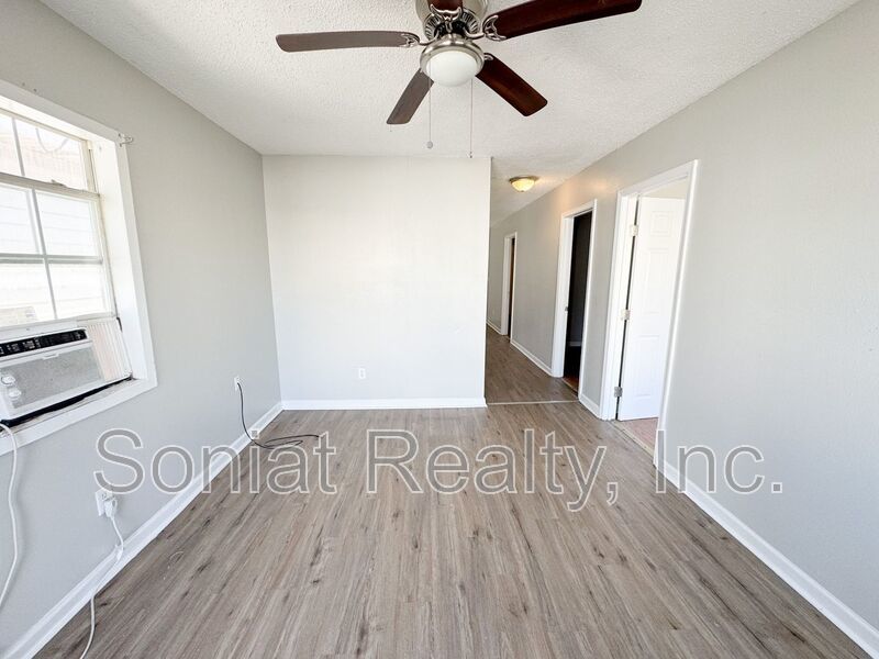 Cute 3 Bedroom 2 Bath Single Family Home property image