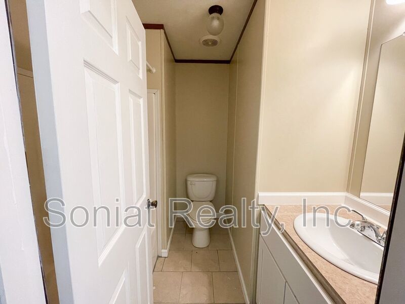 Voucher Accepted- Cozy 3 bedroom 2 bath apartment ready for its next occupant property image