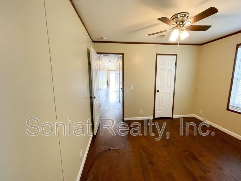 Voucher Accepted- Cozy 3 bedroom 2 bath apartment ready for its next occupant property image