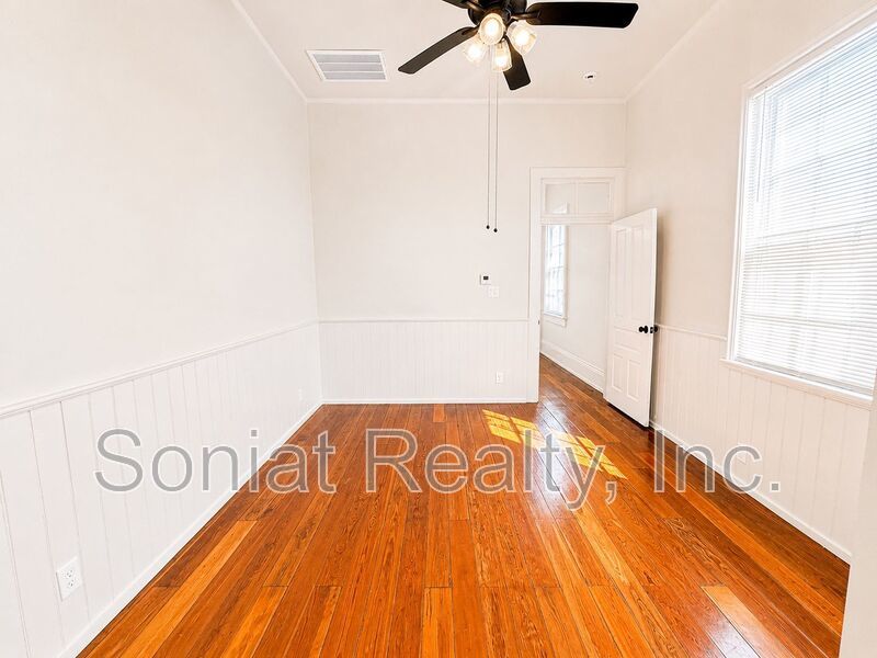 Vouchers Accepted - Beautiful & Recently Renovated 2 Bed / 1 Bath Apartment property image