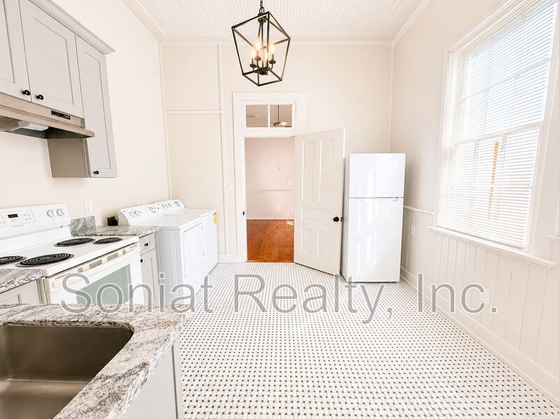 Vouchers Accepted - Beautiful & Recently Renovated 2 Bed / 1 Bath Apartment property image