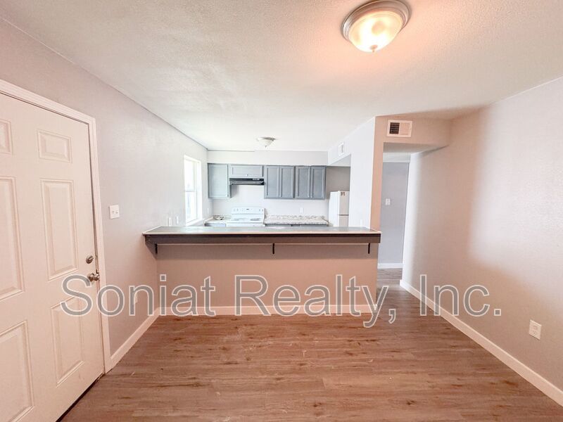 Vouchers Accepted- Room to Breathe: Spacious 3BR Townhome Living property image