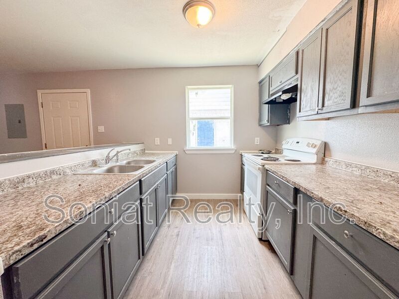 Vouchers Accepted- Room to Breathe: Spacious 3BR Townhome Living property image
