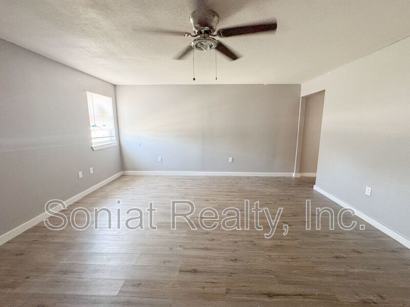 Vouchers Accepted- Room to Breathe: Spacious 3BR Townhome Living property image