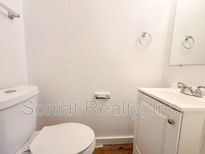 Vouchers Accepted- Room to Breathe: Spacious 3BR Townhome Living property image