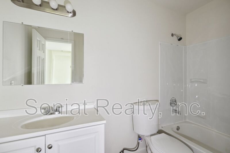 Vouchers Accepted- Room to Breathe: Spacious 3BR Townhome Living property image