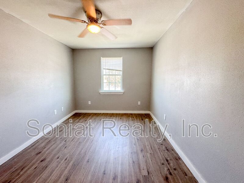 Vouchers Accepted- Room to Breathe: Spacious 3BR Townhome Living property image