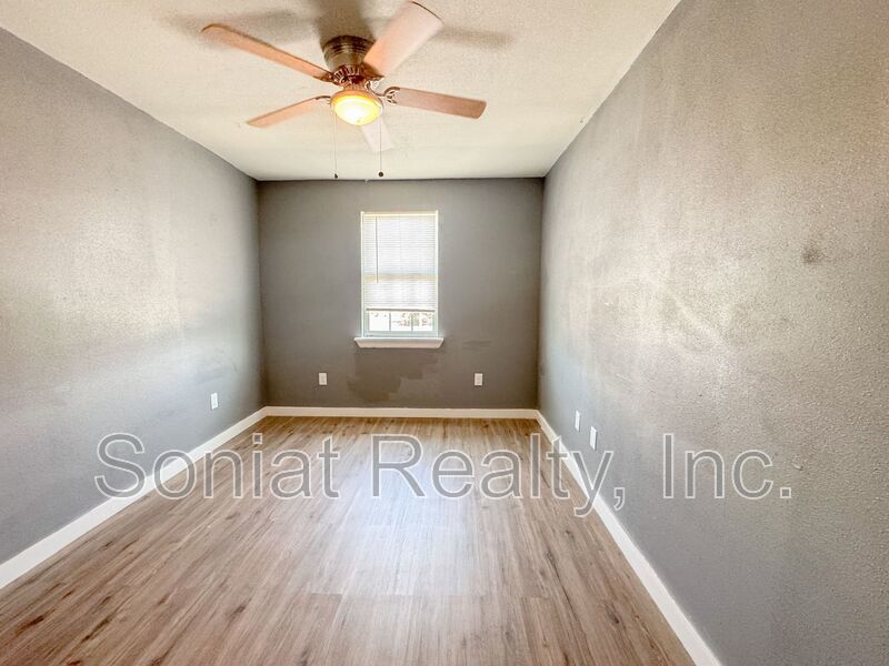 Vouchers Accepted- Room to Breathe: Spacious 3BR Townhome Living property image