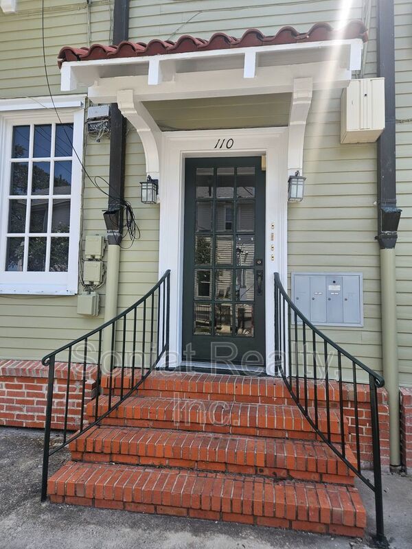 Spacious 1 bedroom 2nd floor apartment with high ceilings and lots of natural light. property image