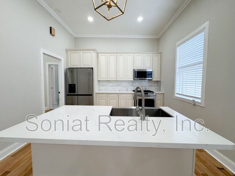 Vouchers Accepted-Fresh, Modern & Spacious — Renovated 3BR/2BA Home property image