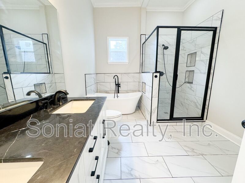 Vouchers Accepted-Fresh, Modern & Spacious — Renovated 3BR/2BA Home property image
