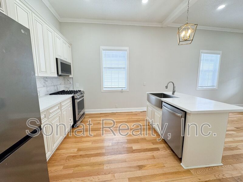 Vouchers Accepted-Fresh, Modern & Spacious — Renovated 3BR/2BA Home property image