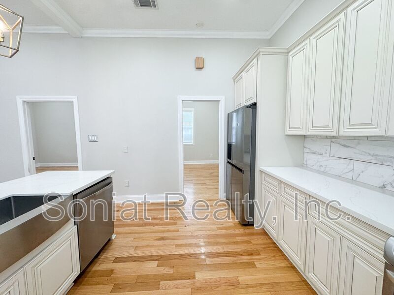 Vouchers Accepted-Fresh, Modern & Spacious — Renovated 3BR/2BA Home property image