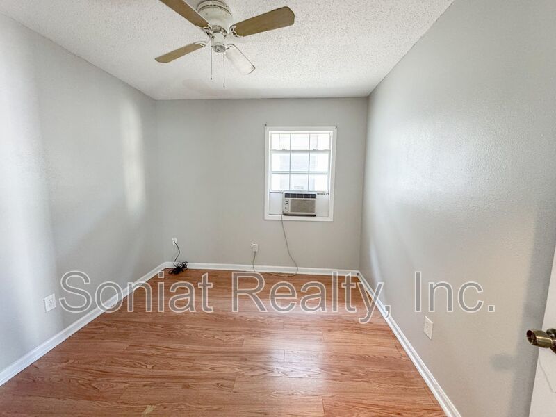 Cute 3 Bedroom 2 Bath Single Family Home property image