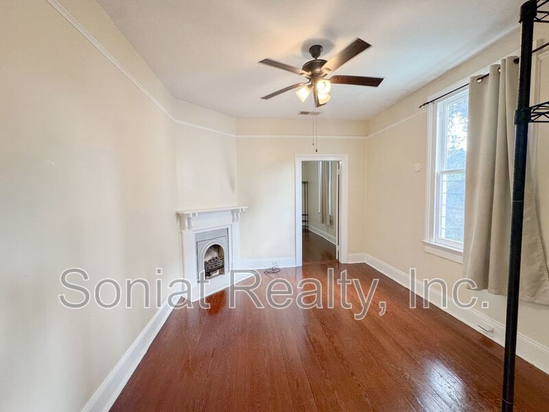 Charming Uptown Shotgun with Spacious Backyard property image