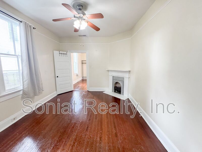 Charming Uptown Shotgun with Spacious Backyard property image