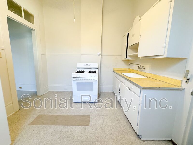 Charming & Spacious 2 bedroom 1 bathroom rental in Mid City (Section 8 Welcome) property image