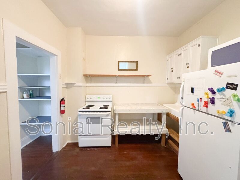 Charming Uptown Shotgun with Spacious Backyard property image
