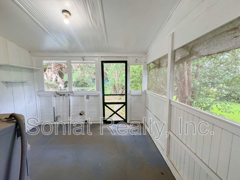 Charming Uptown Shotgun with Spacious Backyard property image