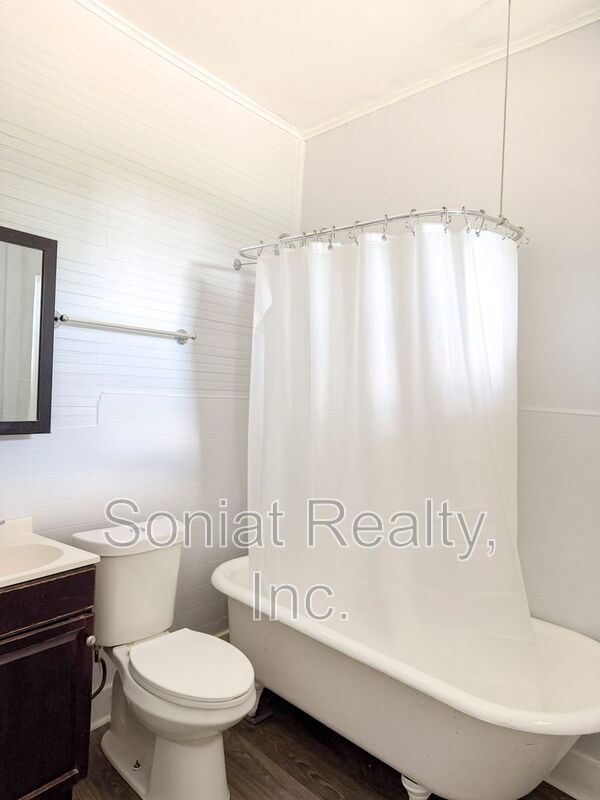 Charming 1 Bedroom Apartment Mid City property image