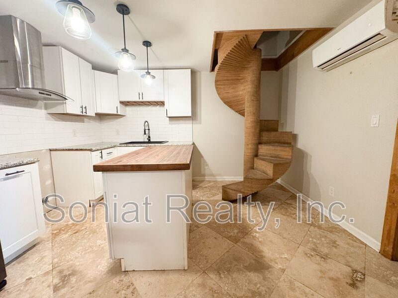Spacious 2-bedroom 1 bath apartment with Storage & 1 Bedroom - 1 Bath  Loft in a very convenient location in Mid City. property image