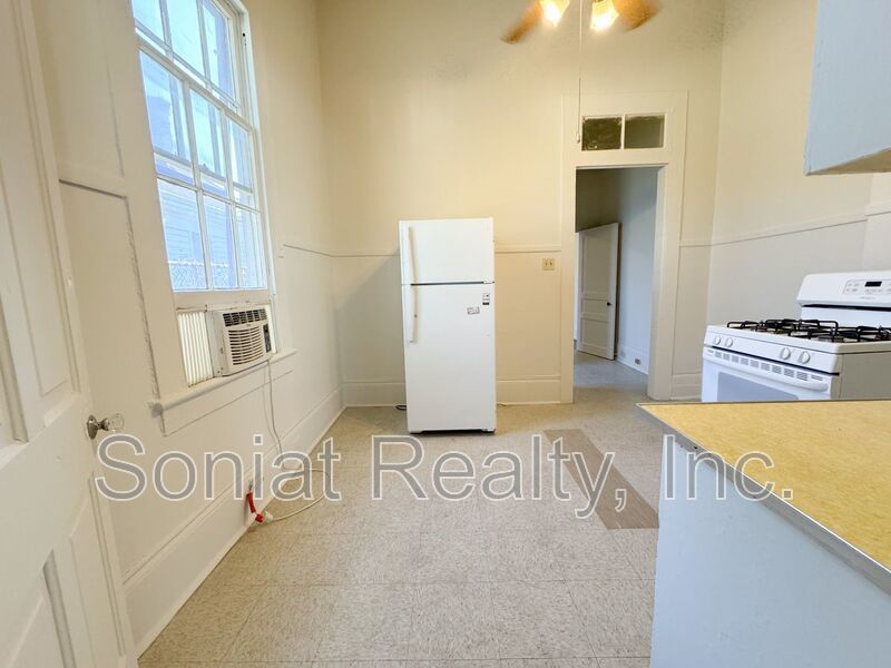 Charming & Spacious 2 bedroom 1 bathroom rental in Mid City (Section 8 Welcome) property image