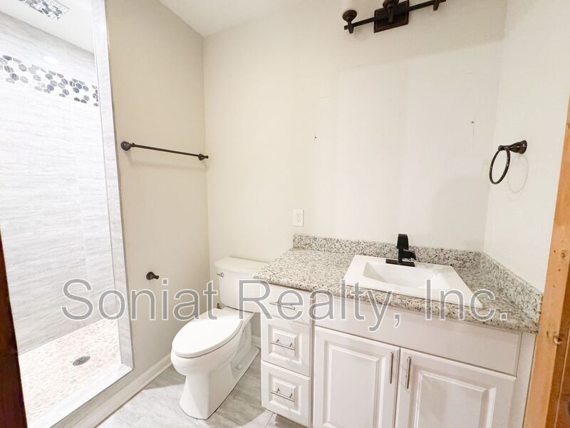 Spacious 2-bedroom 1 bath apartment with Storage & 1 Bedroom - 1 Bath  Loft in a very convenient location in Mid City. property image