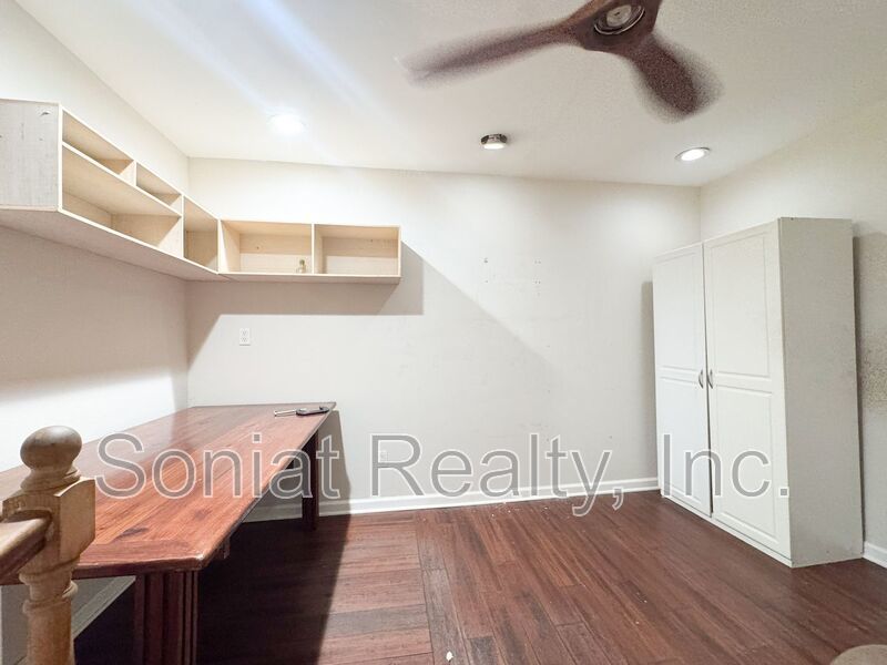 Spacious 2-bedroom 1 bath apartment with Storage & 1 Bedroom - 1 Bath  Loft in a very convenient location in Mid City. property image