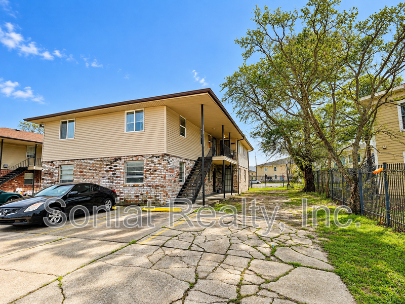 Vouchers Accepted-Spacious 3 bedroom 2 bath. Only $500 Security Deposit. ME property image
