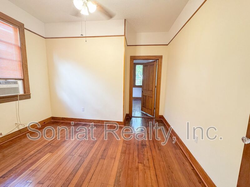 Beautiful 3 Bed 1.5 Bath Near the Fairgrounds property image